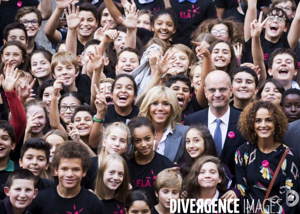 Brigitte MACRON lit le texte de la 14ème dictée d ELA au collège Courteline.