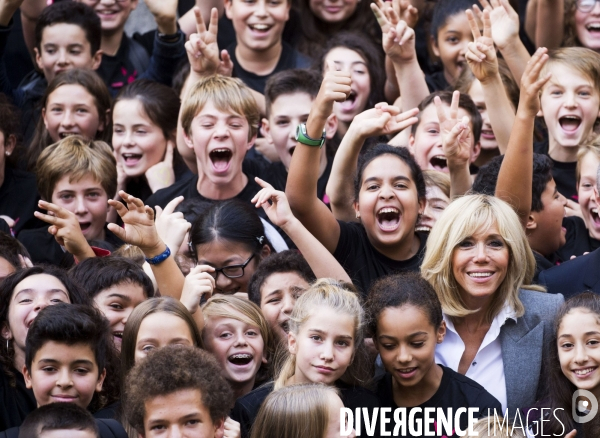 Brigitte MACRON lit le texte de la 14ème dictée d ELA au collège Courteline.