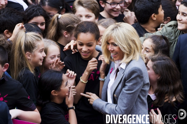 Brigitte MACRON lit le texte de la 14ème dictée d ELA au collège Courteline.