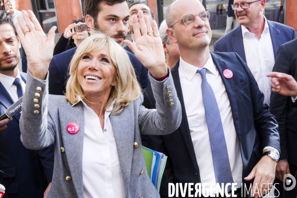 Brigitte MACRON lit le texte de la 14ème dictée d ELA au collège Courteline.