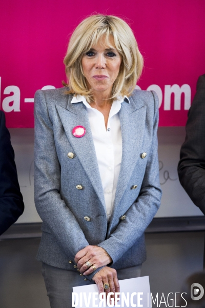 Brigitte MACRON lit le texte de la 14ème dictée d ELA au collège Courteline.