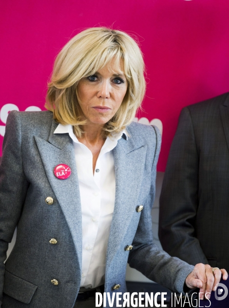 Brigitte MACRON lit le texte de la 14ème dictée d ELA au collège Courteline.