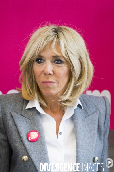 Brigitte MACRON lit le texte de la 14ème dictée d ELA au collège Courteline.