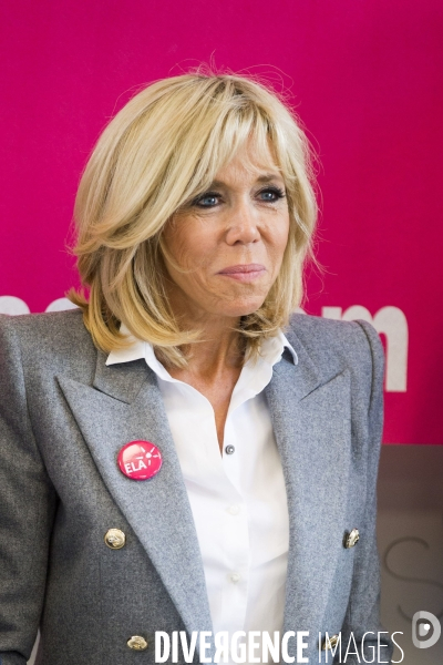 Brigitte MACRON lit le texte de la 14ème dictée d ELA au collège Courteline.