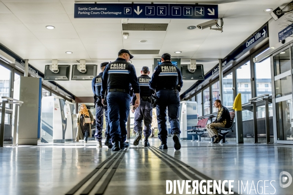 Lyon : patrouille de la Police Municipale.