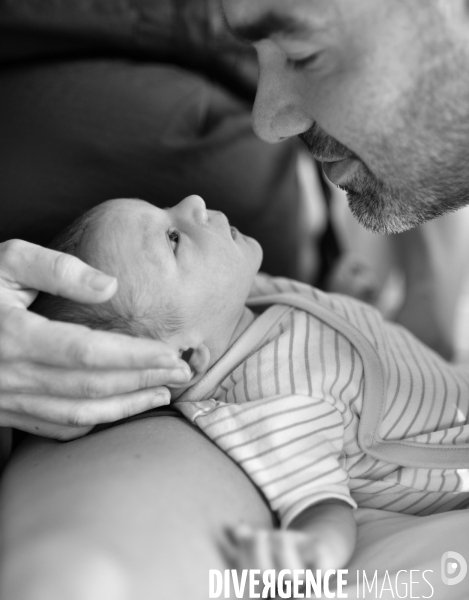 Maternité, premier jour du nourrisson. Maternity hospital, newborn s first day.