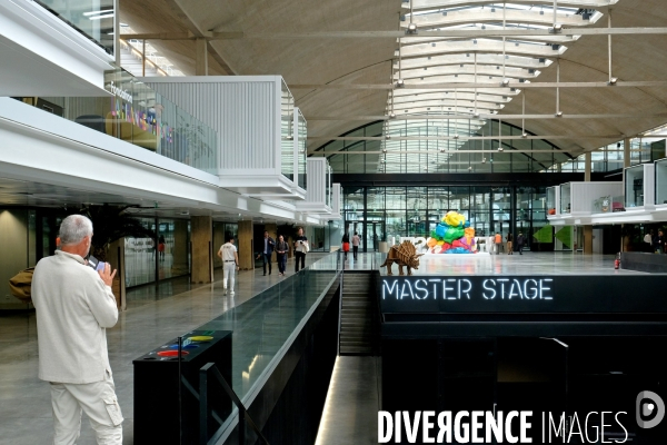 Station F, campus et plus grand incubateur de start ups au monde dans l ancienne halle ferroviaire Freyssinet