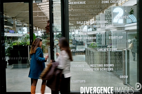 Station F, campus et plus grand incubateur de start ups au monde dans l ancienne halle ferroviaire Freyssinet