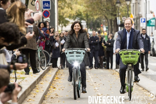 Anne Hidalgo et Patrick Ollier présentent le nouveau Velib  Métropole.