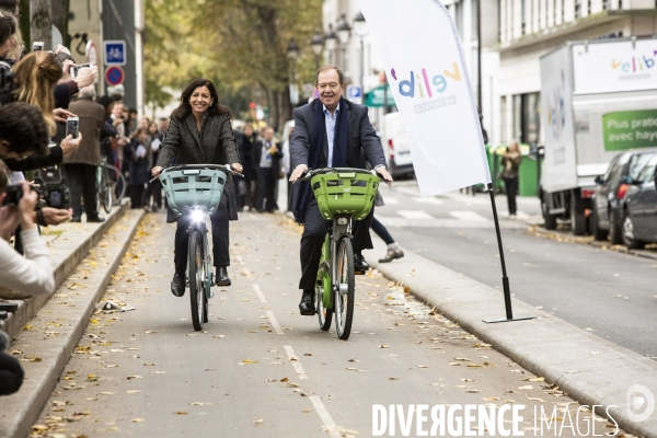 Anne Hidalgo et Patrick Ollier présentent le nouveau Velib  Métropole.