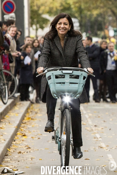 Anne Hidalgo et Patrick Ollier présentent le nouveau Velib  Métropole.