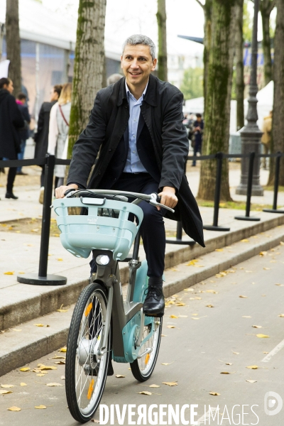 Anne Hidalgo et Patrick Ollier présentent le nouveau Velib  Métropole.