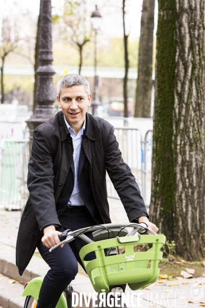 Anne Hidalgo et Patrick Ollier présentent le nouveau Velib  Métropole.