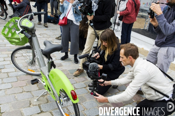 Anne Hidalgo et Patrick Ollier présentent le nouveau Velib  Métropole.