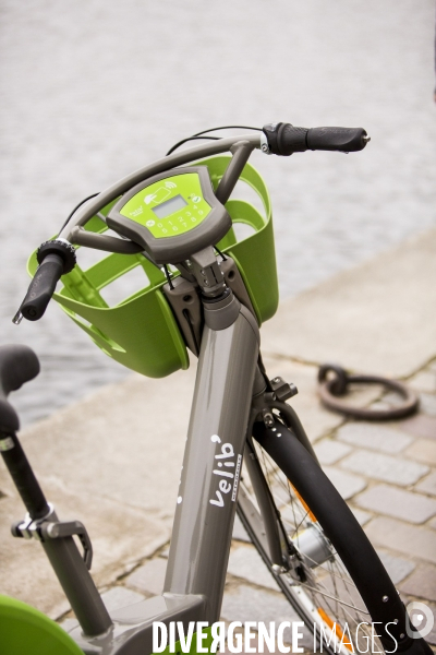 Anne Hidalgo et Patrick Ollier présentent le nouveau Velib  Métropole.