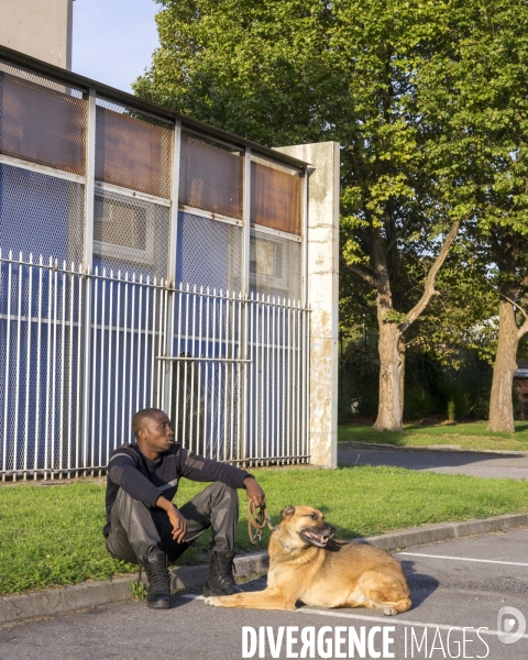 Vigile maitre Chien, stade Porte de la Chapelle