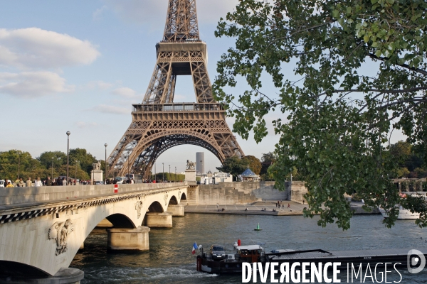 Paris et la Tour Eiffel.