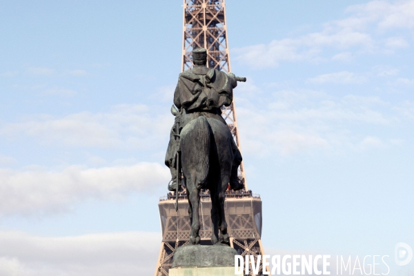 Paris et la Tour Eiffel.