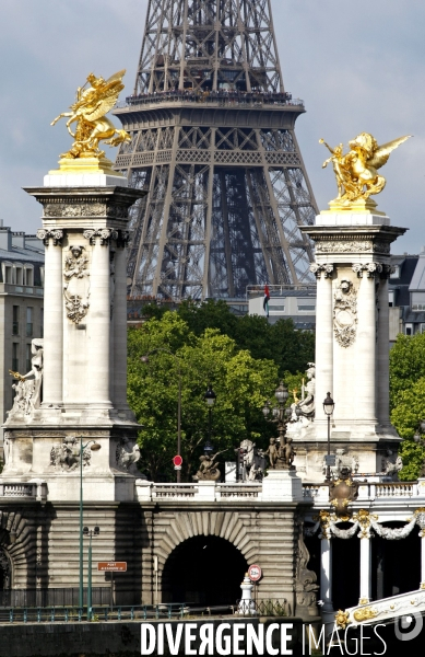 Paris et la Tour Eiffel.