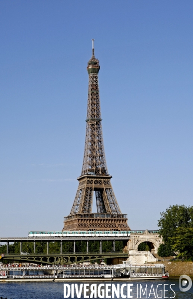 Paris et la Tour Eiffel.