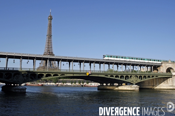 Paris et la Tour Eiffel.