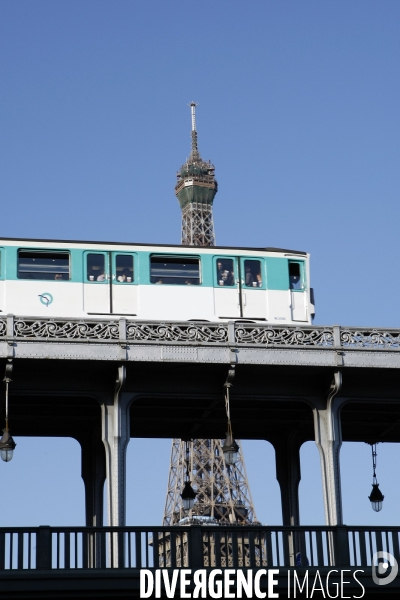 Paris et la Tour Eiffel.