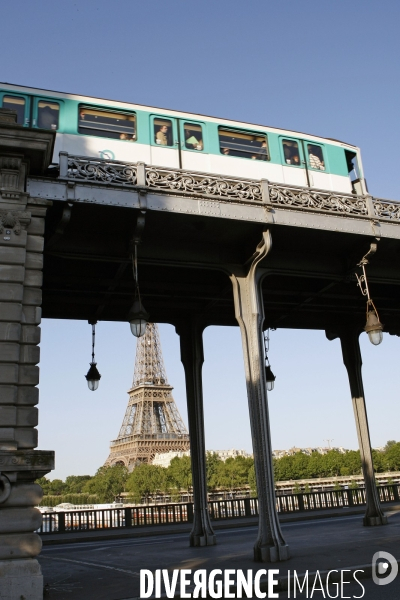 Paris et la Tour Eiffel.