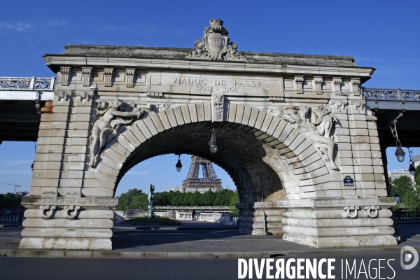 Paris et la Tour Eiffel.