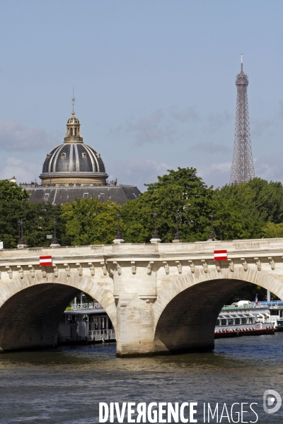 Paris et la Tour Eiffel.