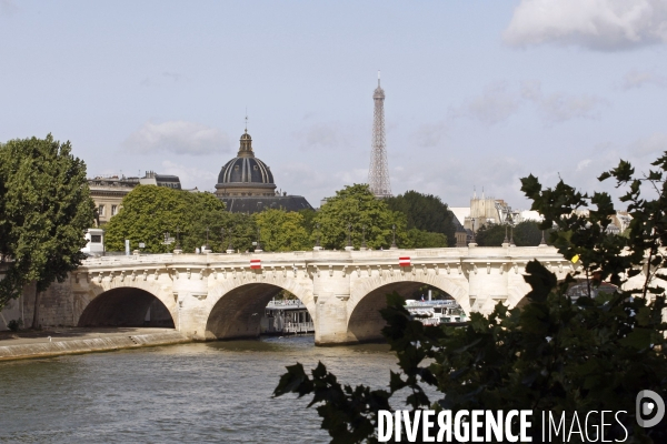 Paris et la Tour Eiffel.