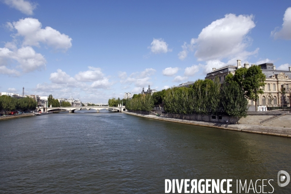 Paris et la Tour Eiffel.