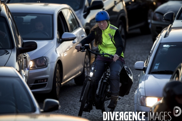 Les parisiens et les moyens de transports alternatifs.