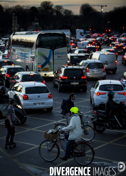 Les parisiens et les moyens de transports alternatifs.