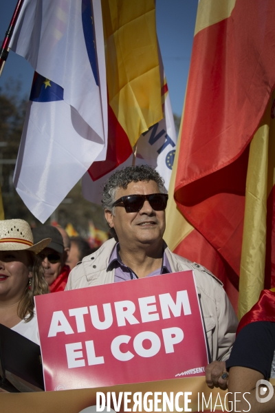 Les Unionistes Espagnols battent le pavé