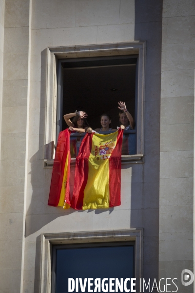 Les Unionistes Espagnols battent le pavé