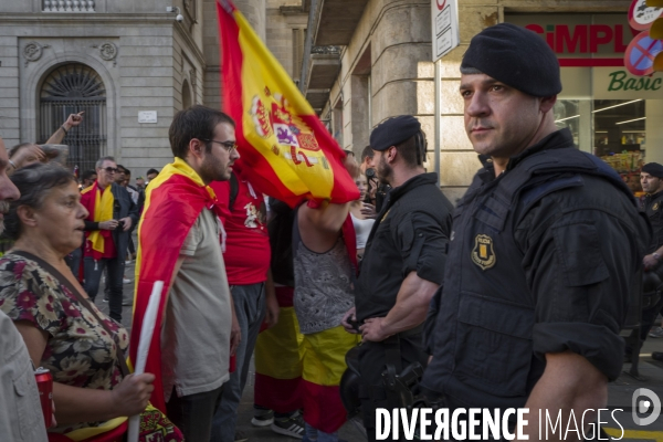 Les Unionistes Espagnols battent le pavé