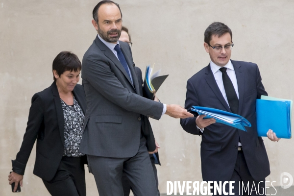 Réunion sur le référendum d autodétermination en Nouvelle-Calédonie à Matignon