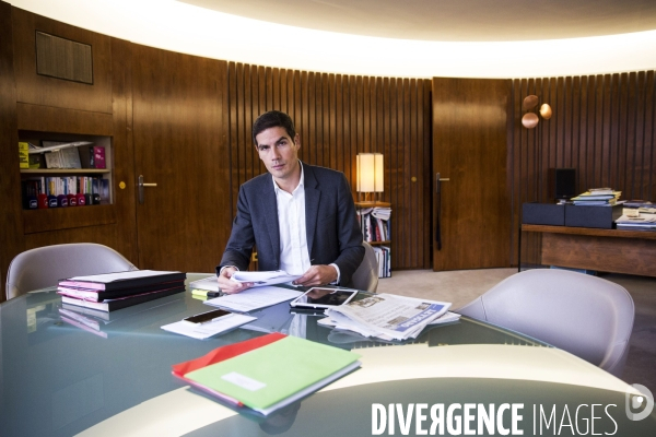 Mathieu GALLET, PDG de Radio-France dans son bureau de la maison de la radio.