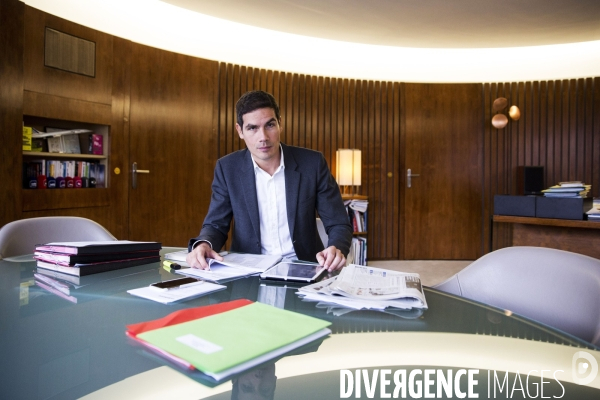 Mathieu GALLET, PDG de Radio-France dans son bureau de la maison de la radio.