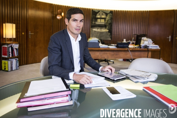 Mathieu GALLET, PDG de Radio-France dans son bureau de la maison de la radio.