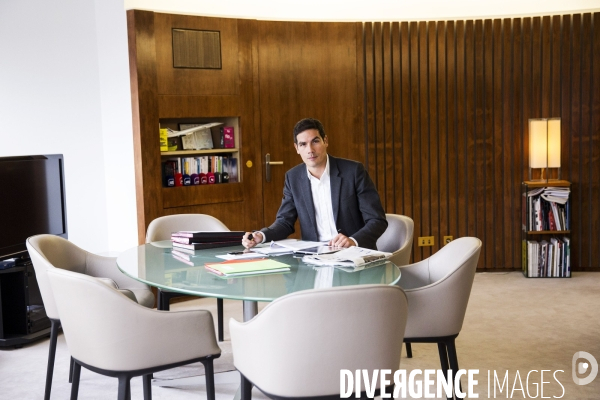Mathieu GALLET, PDG de Radio-France dans son bureau de la maison de la radio.
