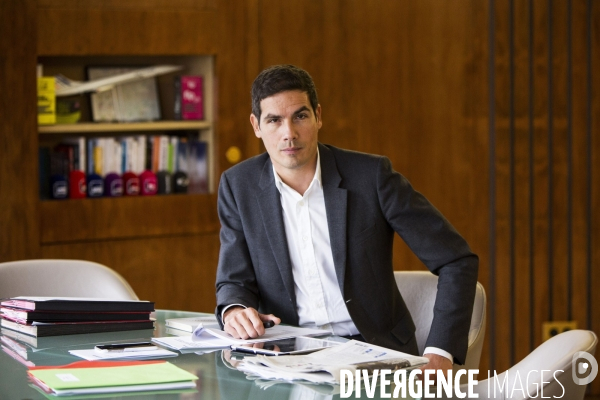 Mathieu GALLET, PDG de Radio-France dans son bureau de la maison de la radio.