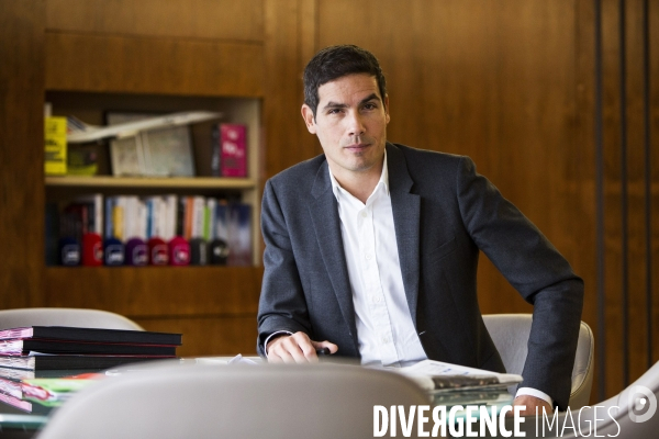 Mathieu GALLET, PDG de Radio-France dans son bureau de la maison de la radio.