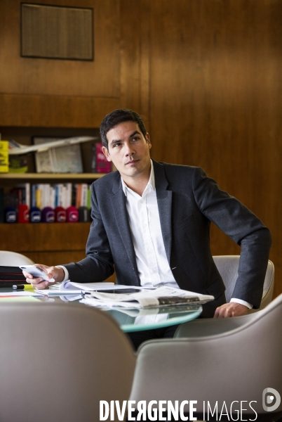 Mathieu GALLET, PDG de Radio-France dans son bureau de la maison de la radio.