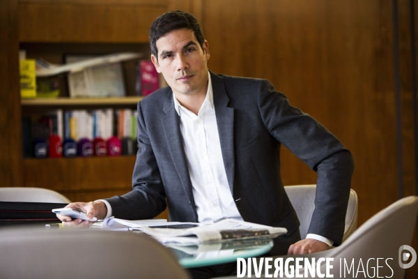 Mathieu GALLET, PDG de Radio-France dans son bureau de la maison de la radio.