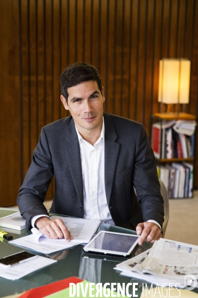 Mathieu GALLET, PDG de Radio-France dans son bureau de la maison de la radio.