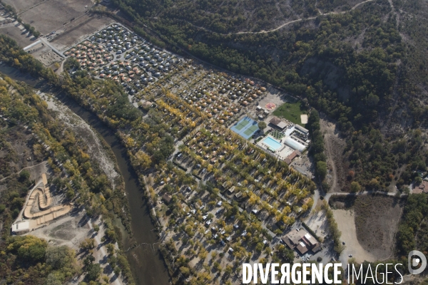 Vue aérienne de Gréoux-les-Bains et Saint-Martin-de-Brômes