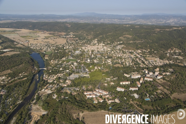 Vue aérienne de Gréoux-les-Bains et Saint-Martin-de-Brômes