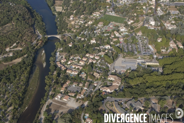 Vue aérienne de Gréoux-les-Bains et Saint-Martin-de-Brômes