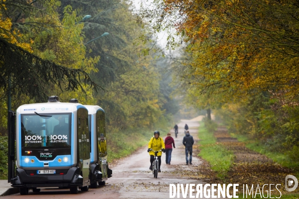 Une nouvelle navette électrique autonome sans chauffeur au bois de Vincennes.